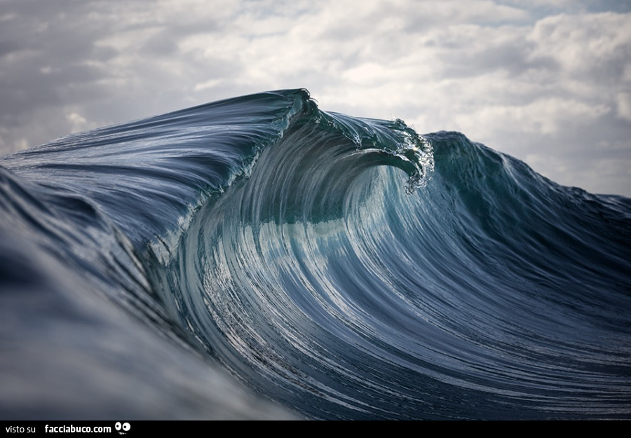 Fotografie di onde scattate dal fotografo Warren Keelan in Australia