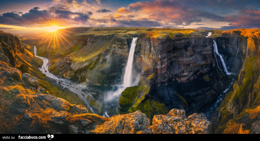 Foto di Ivan Pedretti delle cascate Haifoss e Granny in Islanda al tramonto sul canyon