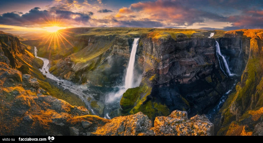 Foto di Ivan Pedretti delle cascate Haifoss e Granny in Islanda al tramonto sul canyon