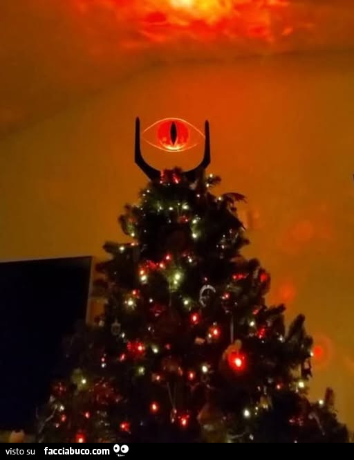 L'occhio di Sauron sull'albero di natale