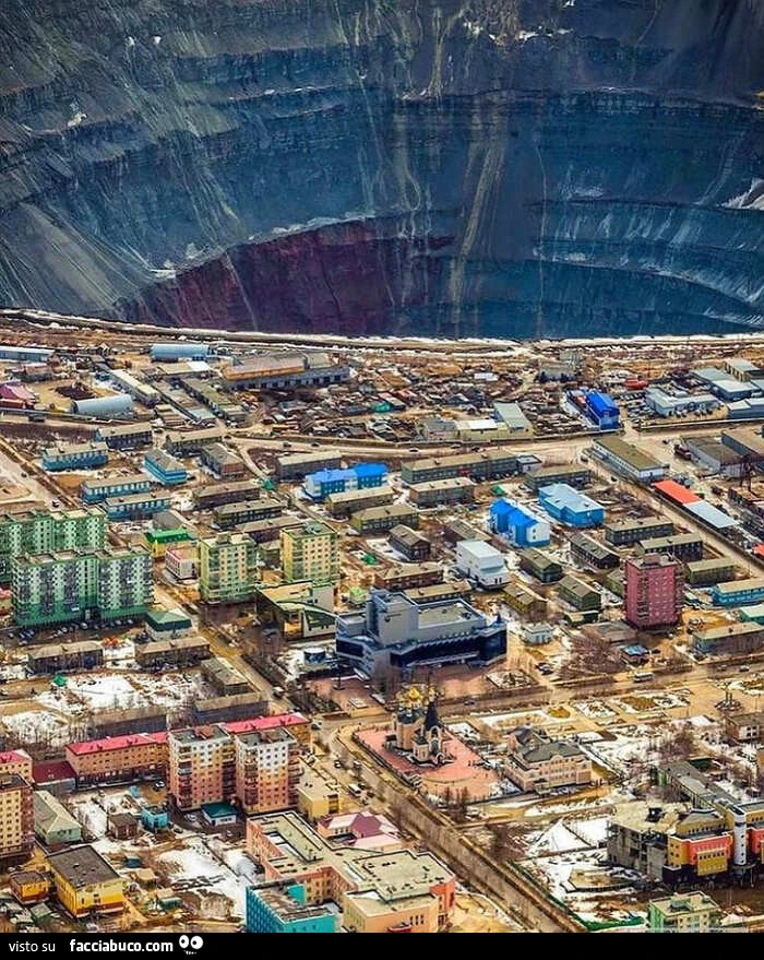 Miniera di Diamanti a cielo aperto, dove lavora la gente più povera al mondo