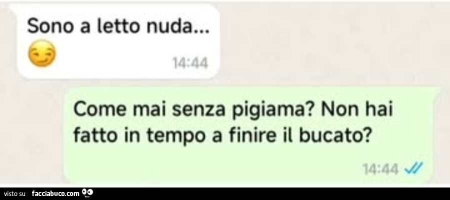 Sono a letto nuda… come mai senza pigiama? Non hai fatto in tempo a finire il bucato?