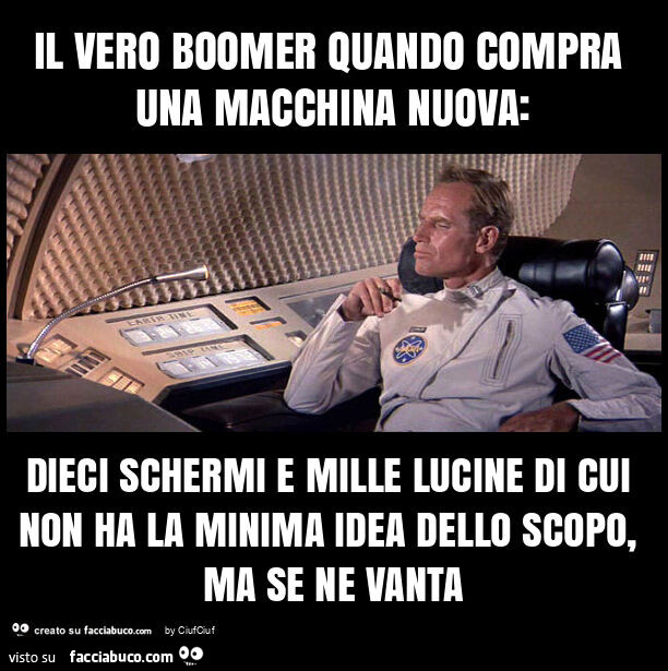 Il vero boomer quando compra una macchina nuova: dieci schermi e mille lucine di cui non ha la minima idea dello scopo, ma se ne vanta