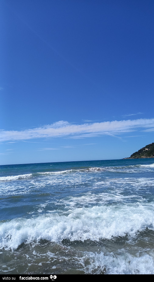 La bellezza del mare al mattino