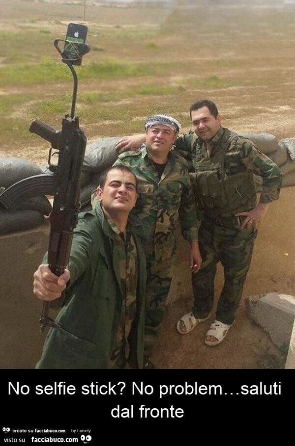 No selfie stick? No problem… saluti dal fronte