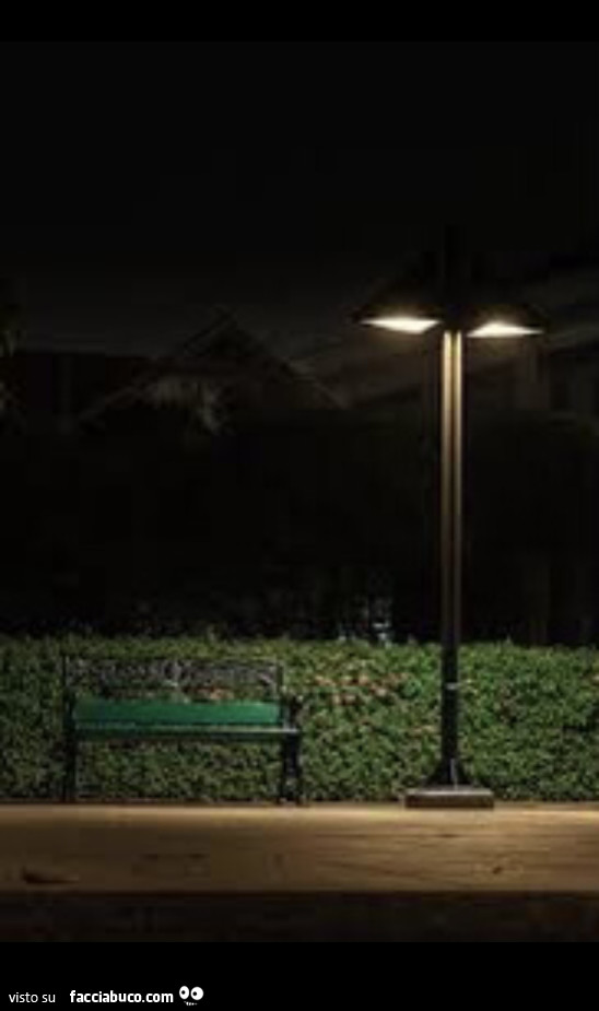 Panchina sotto il lampione