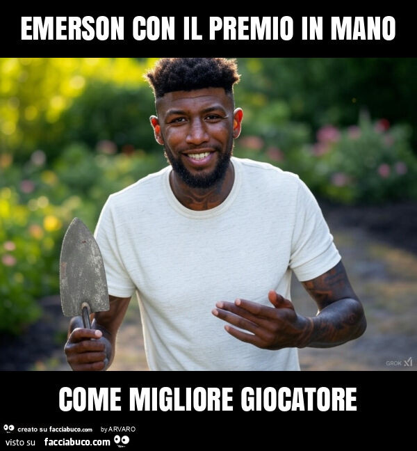 Emerson con il premio in mano come migliore giocatore