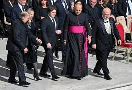 Motosega milei funerali papa