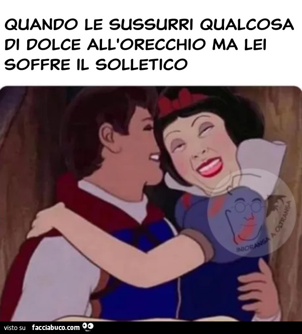 Quando le sussurri qualcosa di dolce all'orecchio ma lei soffre il solletico