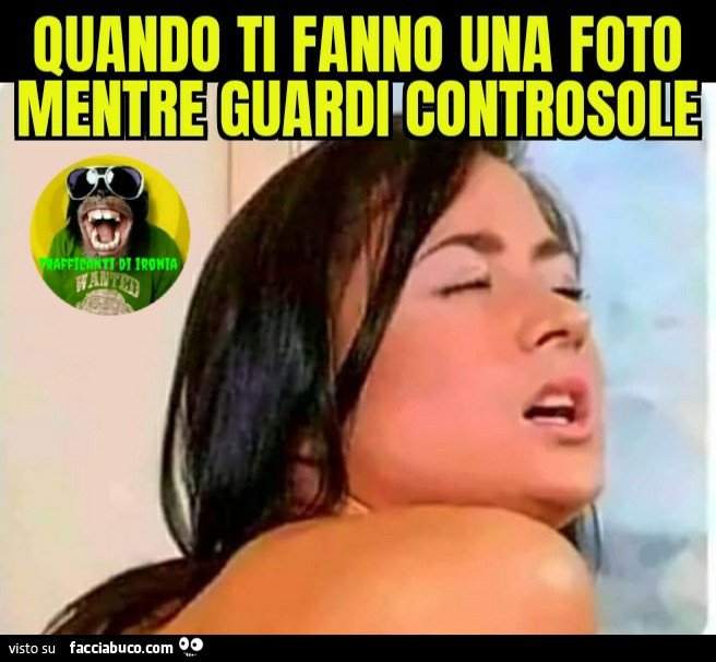 Quando ti fanno una foto mentre guardi controsole
