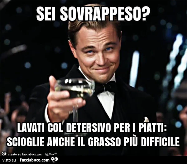 Sei sovrappeso? Lavati col detersivo per i piatti: scioglie anche il grasso piรน difficile