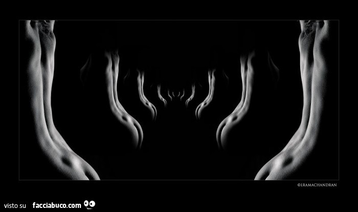 Il fotografo indiano L Ramachandran utilizza il chiaroscuro per realizzare dei potenti scatti in bianco e nero