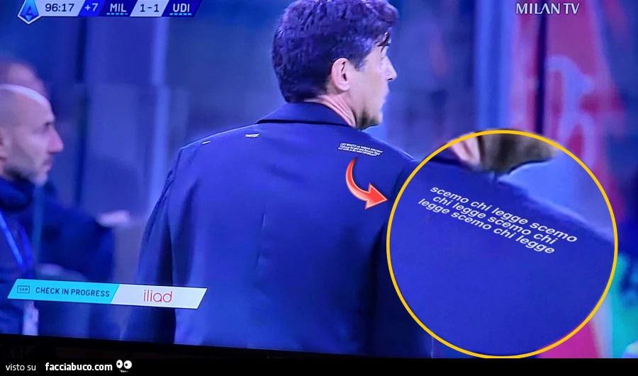 Scritta sulla giacca di Fonseca: scemo chi legge