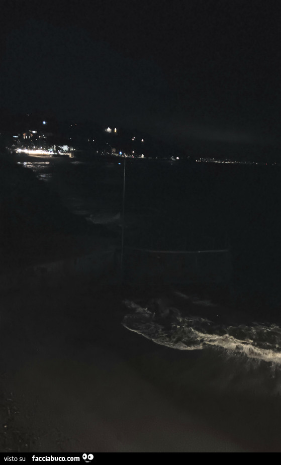 Mare di notte d'inverno