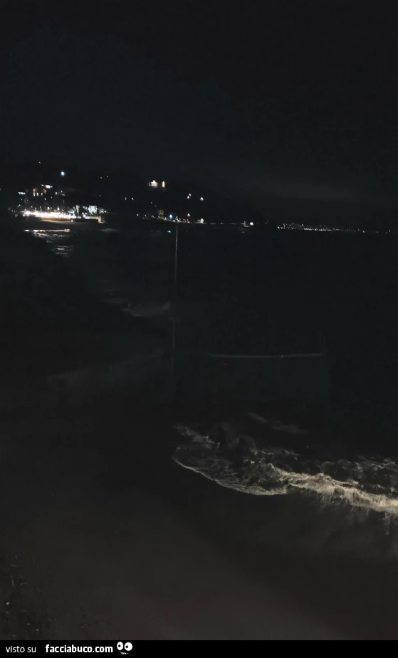 Mare di notte d'inverno