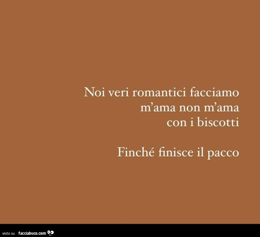 Noi veri romantici facciamo m'ama non m'ama con i biscotti finché finisce il pacco