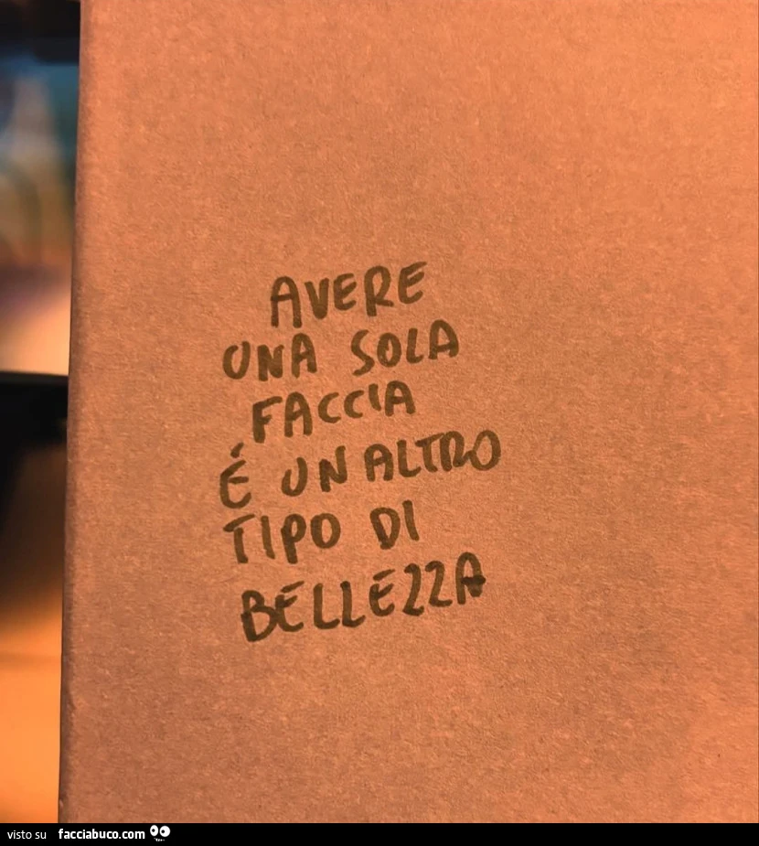 Avere una sola faccia è un altro tipo di bellezza