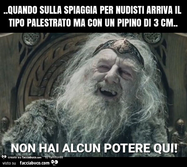 Quando sulla spiaggia per nudisti arriva il tipo palestrato ma con un pipino di 3 cm