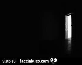 Luce dalla porta aperta