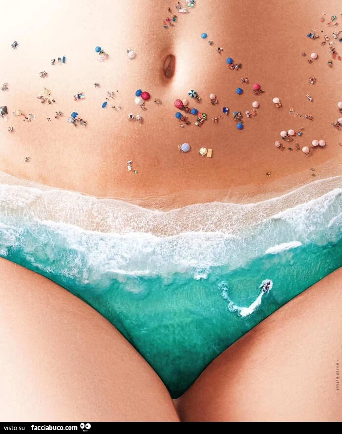 Fotografia surreale nudo donna che simula Spiaggia con Ombrelloni e onde