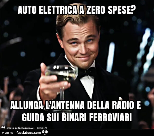 Auto elettrica a zero spese? Allunga l'antenna della radio e guida sui binari ferroviari