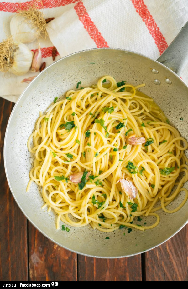 Due spaghetti aglio olio e peperoncino