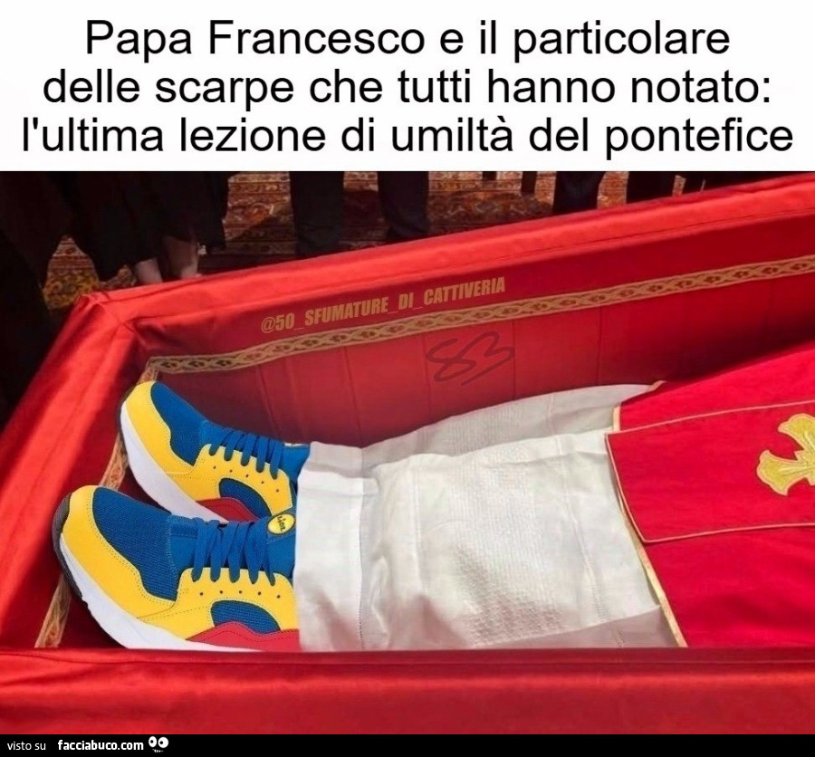 Papa Francesco e il particolare delle scarpe che tutti hanno notato